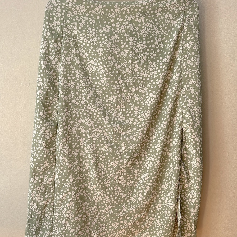 Primark Size 10 floral green skirt, with slit mid leg